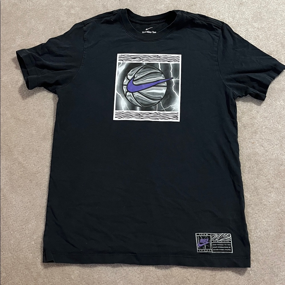 Nike men / teen tshirt